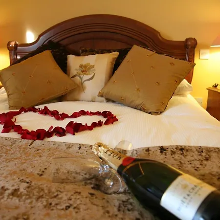 Hotel The Horse And Hound Ballynabola