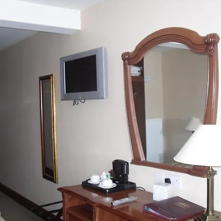 The Horse And Hound Hotel Ballynabola