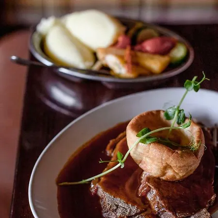 Hotel The Horse And Hound Ballynabola